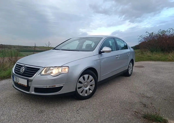 Volkswagen Passat cena 18500 przebieg: 301700, rok produkcji 2009 z Brzostek małe 92
